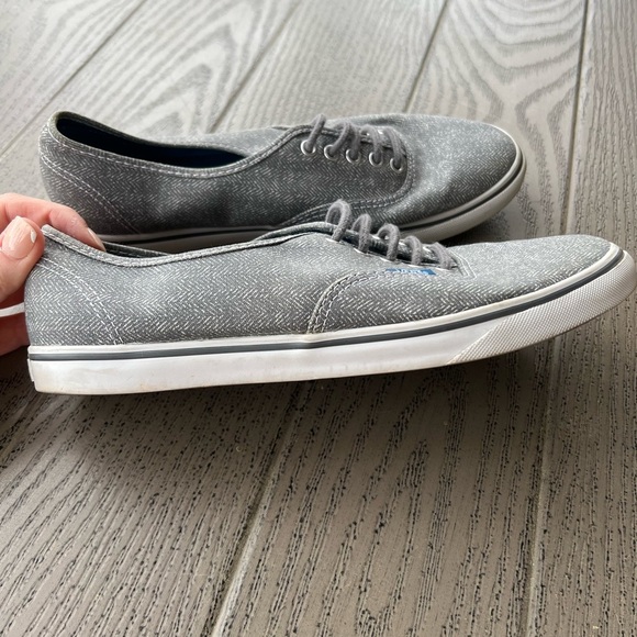 Vans: Gray/White houndstooth Lace Ups: Men 7.5 : Women 9 - Picture 4 of 7
